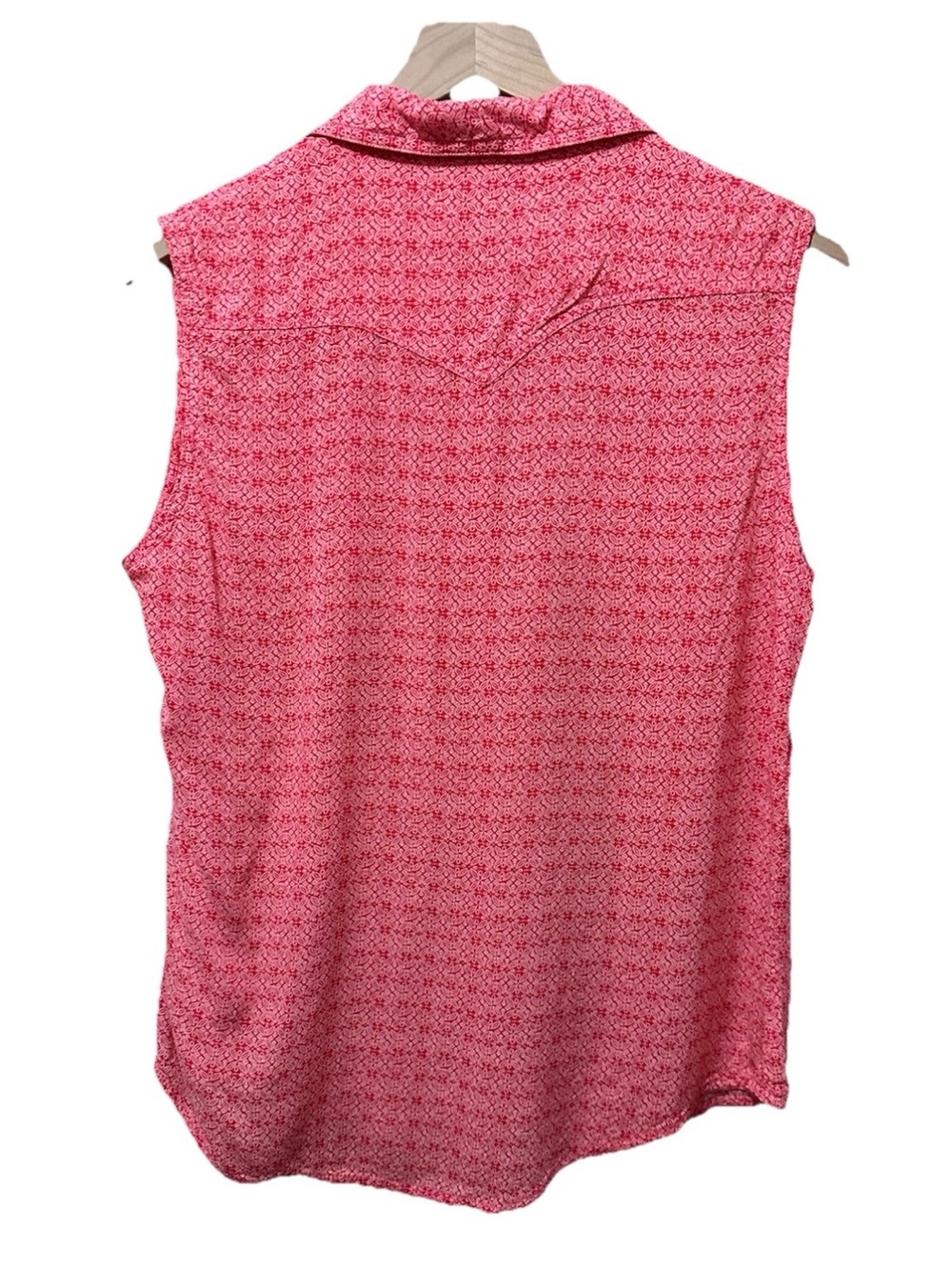 Wrangler Wrancher Sleeveless Pearl Snap Button Down Top Pink/Red Floral Print - Picture 2 of 5